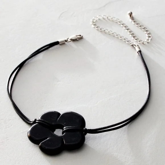 Free People Black Glass Flower Choker 🖤 - Picture 3 of 12
